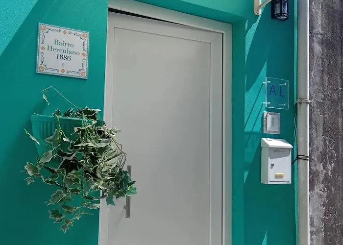 New Bluebell House In Heart Of