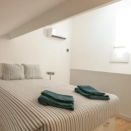 New Bluebell House In Heart Of